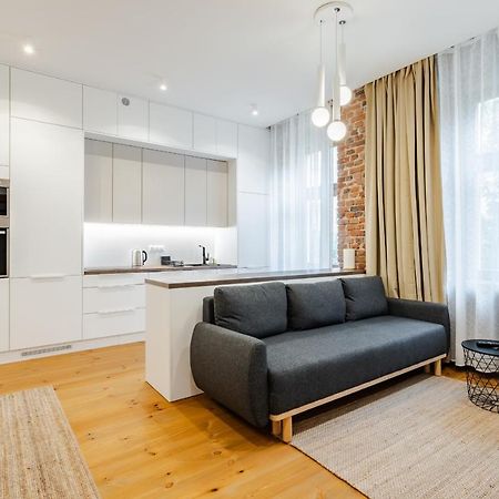 Two Bedroom Very Berry Apartment In Poznan With Desk By Noclegi Renters Dış mekan fotoğraf