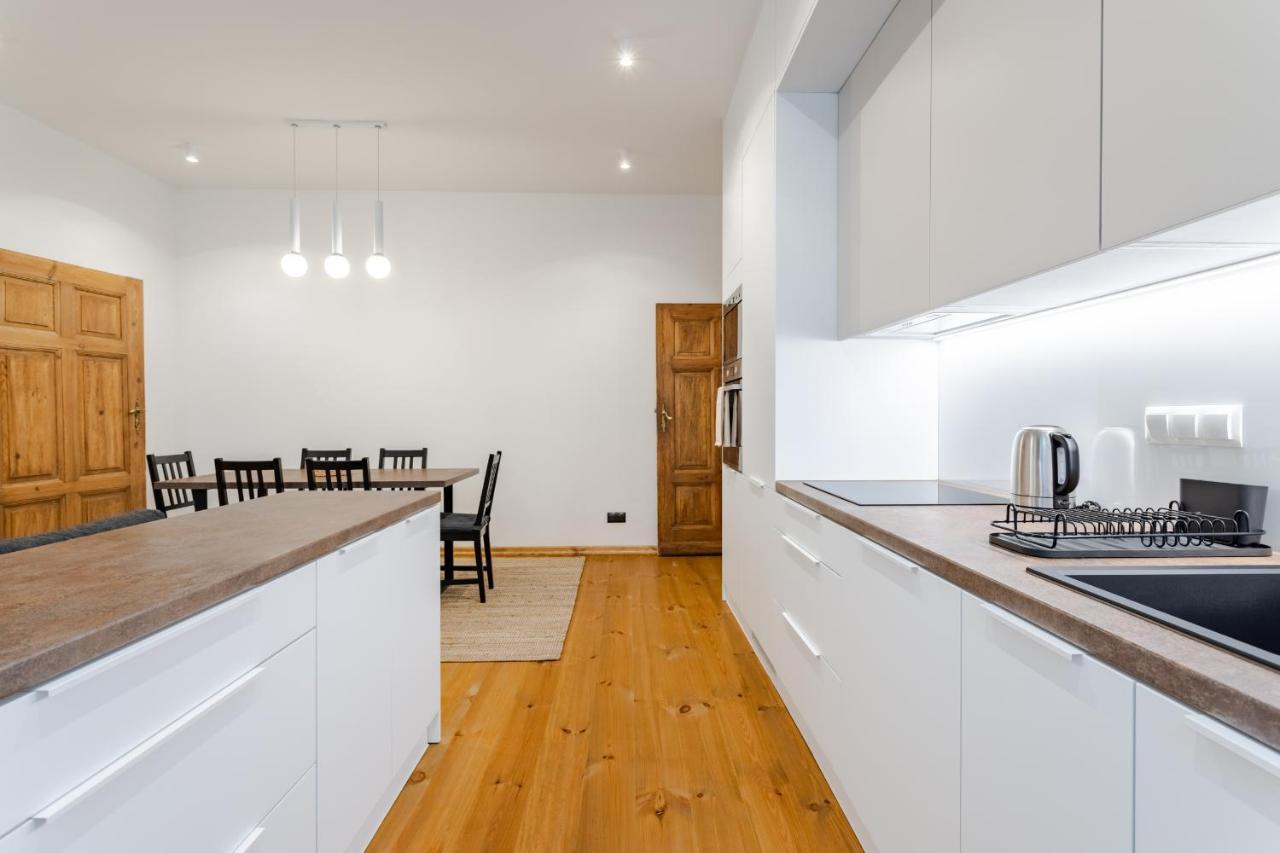 Two Bedroom Very Berry Apartment In Poznan With Desk By Noclegi Renters Dış mekan fotoğraf
