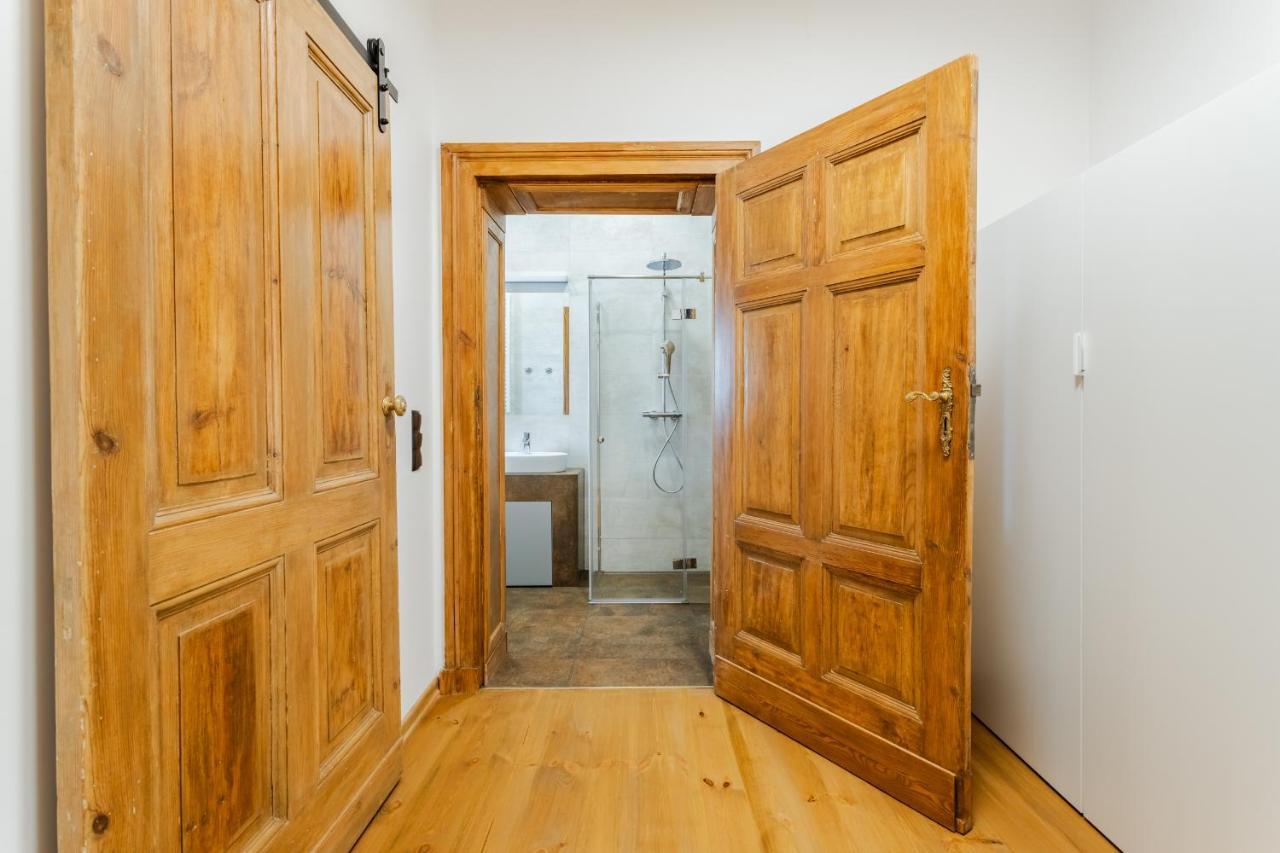 Two Bedroom Very Berry Apartment In Poznan With Desk By Noclegi Renters Dış mekan fotoğraf