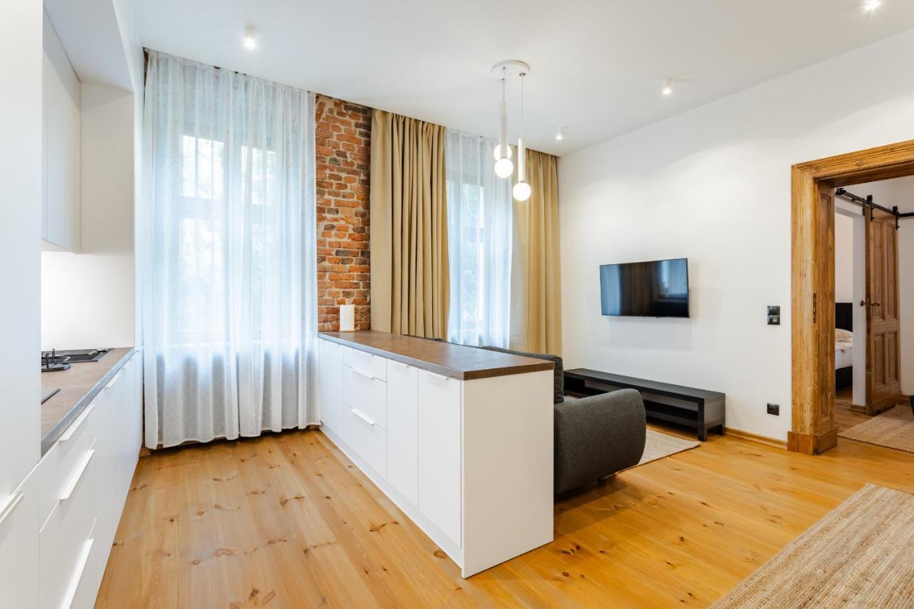 Two Bedroom Very Berry Apartment In Poznan With Desk By Noclegi Renters Dış mekan fotoğraf