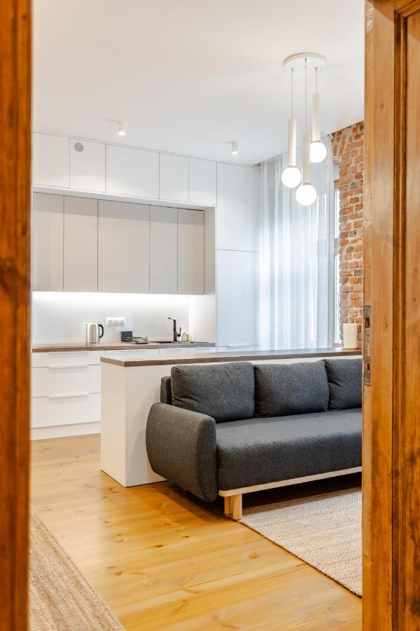 Two Bedroom Very Berry Apartment In Poznan With Desk By Noclegi Renters Dış mekan fotoğraf