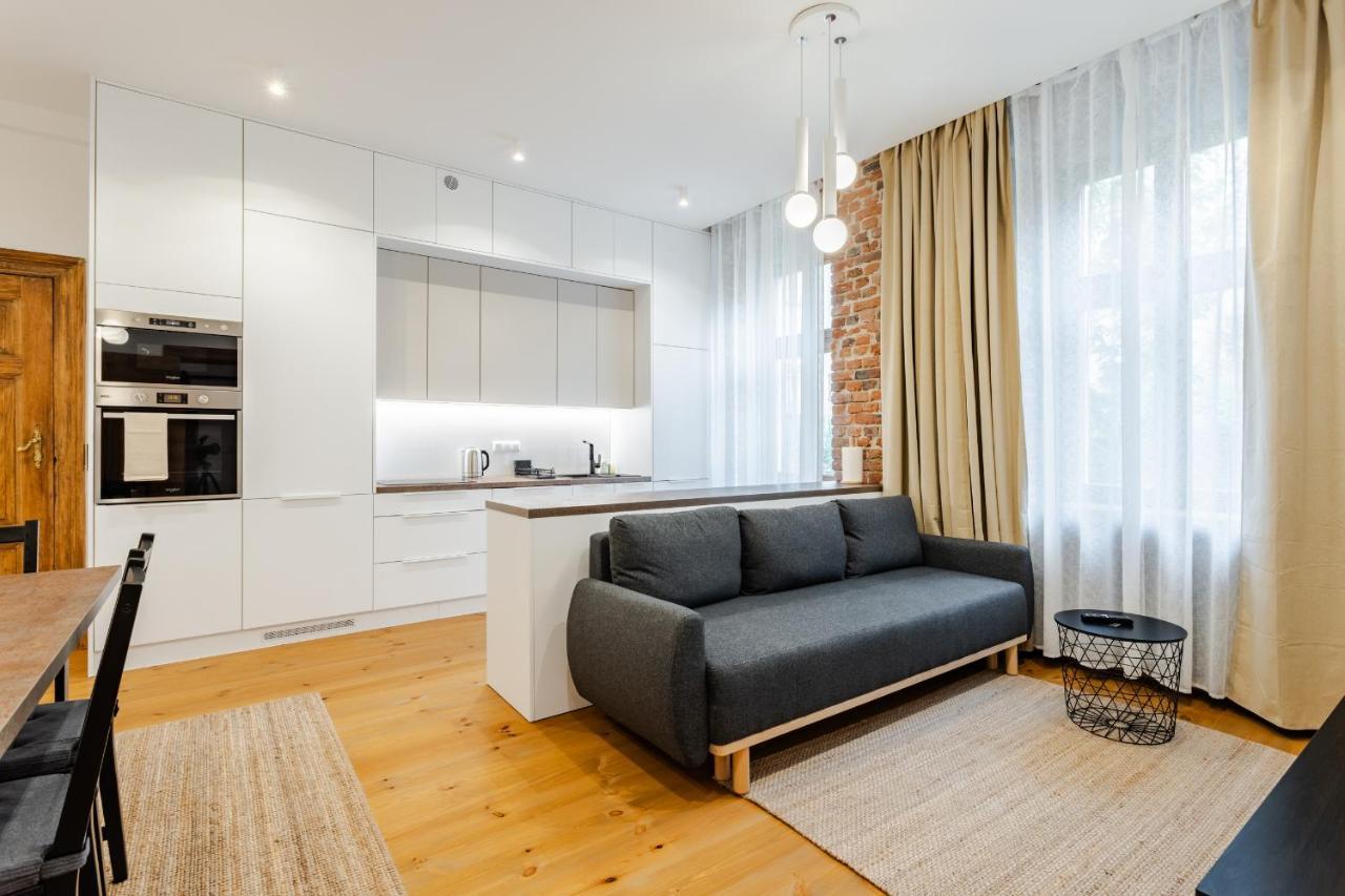 Two Bedroom Very Berry Apartment In Poznan With Desk By Noclegi Renters Dış mekan fotoğraf