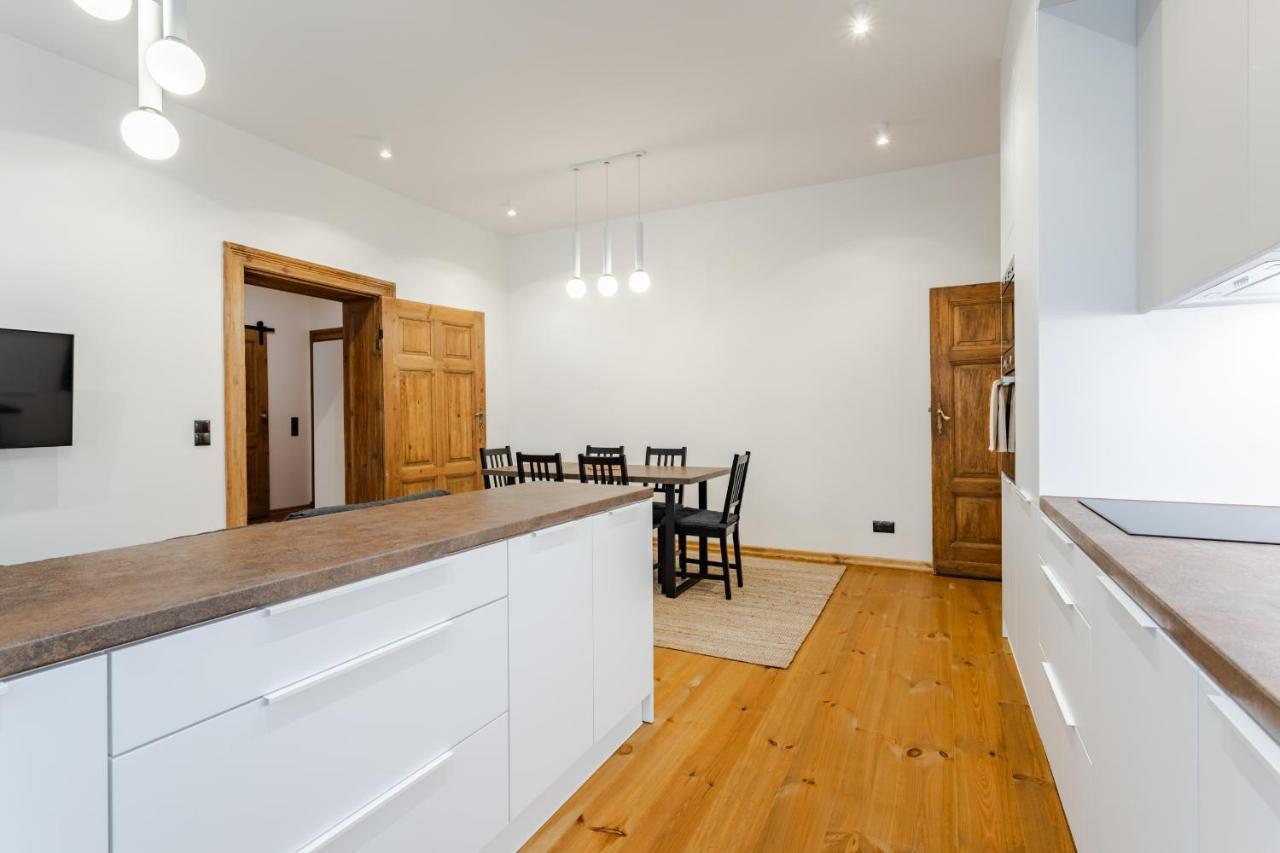 Two Bedroom Very Berry Apartment In Poznan With Desk By Noclegi Renters Dış mekan fotoğraf