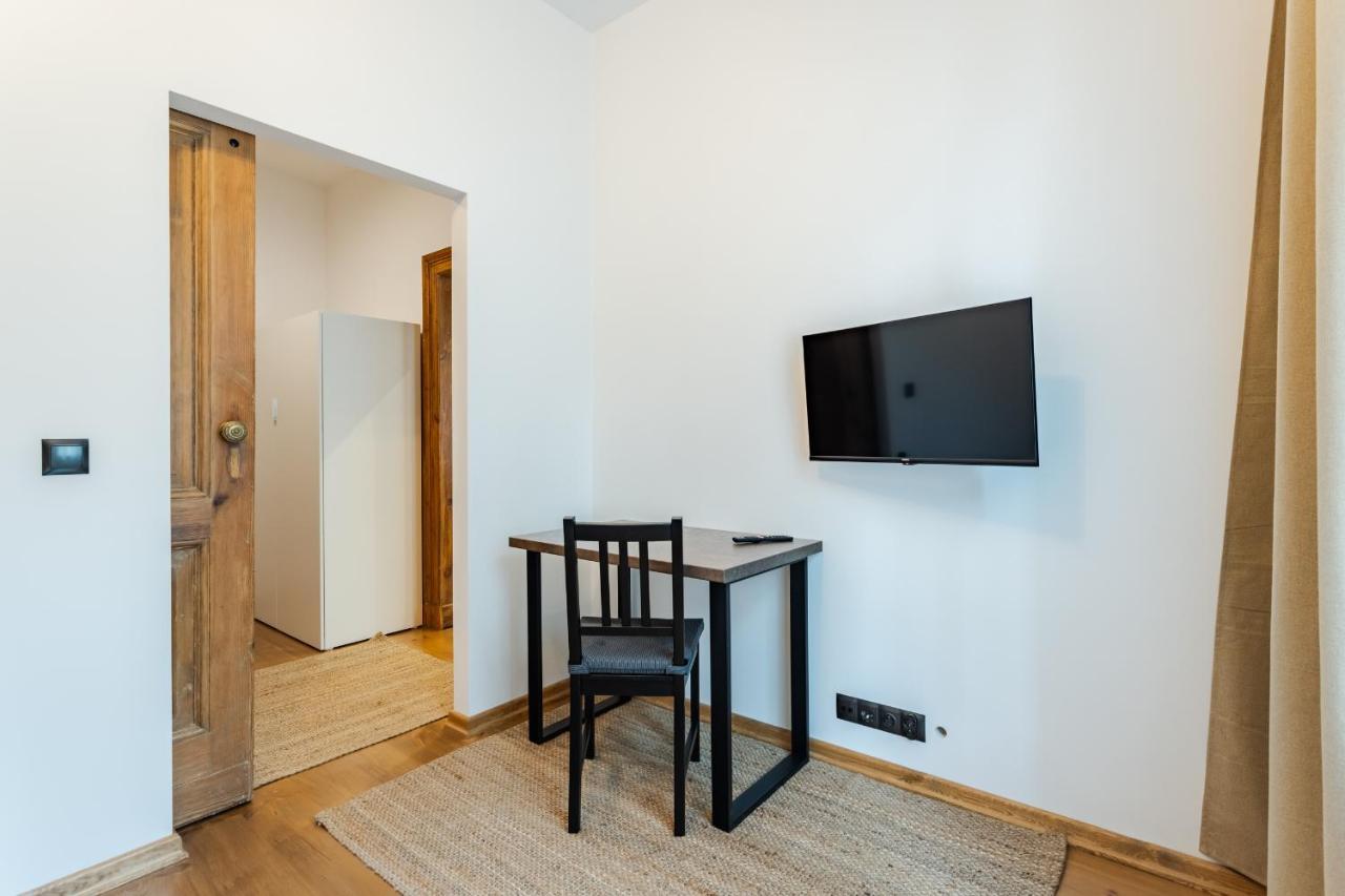 Two Bedroom Very Berry Apartment In Poznan With Desk By Noclegi Renters Dış mekan fotoğraf