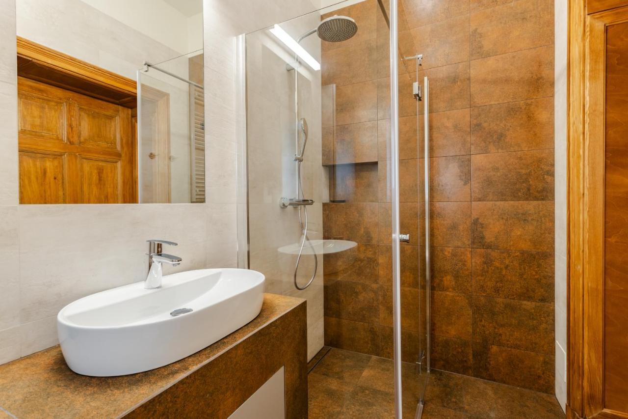 Two Bedroom Very Berry Apartment In Poznan With Desk By Noclegi Renters Dış mekan fotoğraf