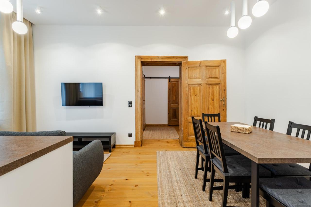 Two Bedroom Very Berry Apartment In Poznan With Desk By Noclegi Renters Dış mekan fotoğraf