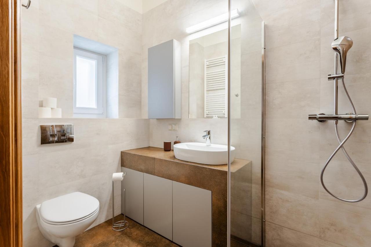 Two Bedroom Very Berry Apartment In Poznan With Desk By Noclegi Renters Dış mekan fotoğraf
