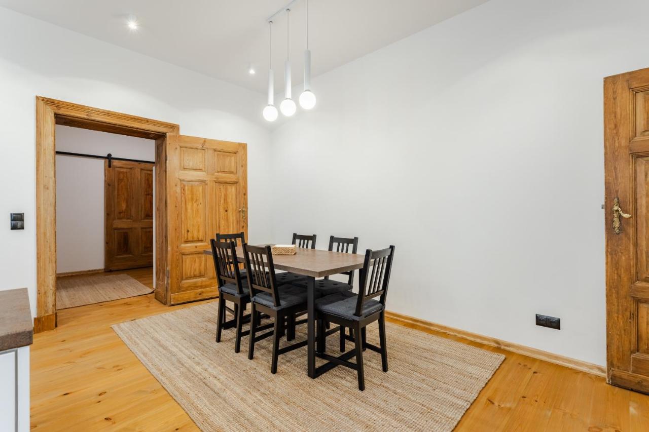 Two Bedroom Very Berry Apartment In Poznan With Desk By Noclegi Renters Dış mekan fotoğraf